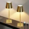 Two gold LED table lamps with USB charging cables are displayed on a dark surface. Anteprima dell’immagine prodotto