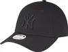 A black New York Yankees baseball cap is shown from a side-angle. Anteprima dell’immagine prodotto