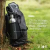 A backpack with a water bottle in its side pocket, leaning against a tree in a grassy outdoor setting. Produktbild-Vorschau