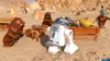 LEGO Star Wars characters and objects in a desert environment. Produktbild-Vorschau