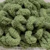 A close-up view of a pile of green yarn. Anteprima dell’immagine prodotto