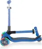 A blue three-wheeled scooter with LED lights on the wheels, shown in a side profile against a white background. Anteprima dell’immagine prodotto