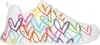 A side view of a white sneaker with a colorful heart design. Voir les images du produit