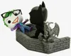 A Funko Pop! diorama featuring Batman and the Joker on a brick ledge, with a gargoyle statue. Podgląd zdjęcia produktu