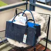A felt shopping bag filled with papers sits on a chair on a balcony. Produktbild-Vorschau