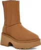 A single brown UGG boot with a platform sole is shown against a white background. Produktbild-Vorschau