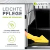 A person's hand wearing a yellow glove is cleaning the inside of a dog transport box with a yellow cloth. Text overlays describe the ease of cleaning. Produktbild-Vorschau