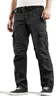 A person wearing black cargo pants and black sneakers, shown from the waist down. Produktbild-Vorschau