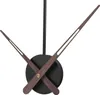 A close-up of a modern wall clock's mechanism and hands. Anteprima dell’immagine prodotto