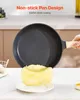 A hand holding a non-stick frying pan over a yellow food item on a plate. Anteprima dell’immagine prodotto