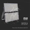 Two LED floodlights with water splashing on them, highlighting their water resistance. Anteprima dell’immagine prodotto