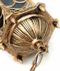 Close-up of the top of a decorative hanging lantern. Voir les images du produit