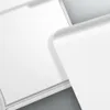 A close-up abstract shot of white surfaces with curved edges, suggesting a modern product design. Voir les images du produit