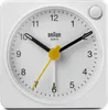 A close-up, front-facing view of a white Braun alarm clock. Anteprima dell’immagine prodotto