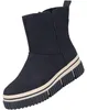 Auf dem Bild ist ein schwarzer Stiefel zu sehen der sich durch seinen modernen und robusten Look auszeichnet. Das Modell wird von der linken Seite gezeigt wodurch man die Schnürung und den Reißverschluss gut erkennen kann. Produktbild-Vorschau