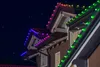 Christmas lights on the roof of a house at night. Podgląd zdjęcia produktu