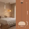 A bedroom scene with a pendant light above a bed, and a separate diagram showing the dimensions of the light. Produktbild-Vorschau