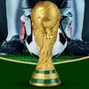 Hochwertiges, stehendes WM-Pokal-Modell in Goldoptik mit Produktbild-Vorschau 4
