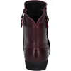 A back view of a single red boot. Produktbild-Vorschau