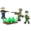 Three toy soldiers and a small patch of plants. Voir les images du produit