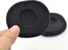 A hand is holding a black foam ear cushion for headphones. Náhľad obrázku produktu