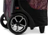 A close-up view of the wheels and lower body of a shopping trolley. Voir les images du produit