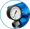 A close-up of a pressure gauge on a blue piece of equipment. Anteprima dell’immagine prodotto