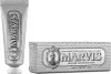 A tube of Marvis Smokers Whitening Mint toothpaste and its packaging are displayed side-by-side against a white background. Anteprima dell’immagine prodotto