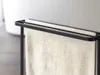 Stojan na uteráky Yamazaki Tower, čierny Náhľad obrázku produktu 9