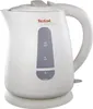 A white electric kettle with water level indicators. Voir les images du produit