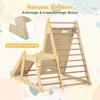 A wooden climbing frame for children, with text overlays highlighting its features. Produktbild-Vorschau