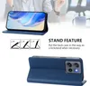 A person in the background is using a phone with a blue case that has a stand feature. Produktbild-Vorschau