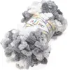 A ball of fluffy yarn in shades of gray and white. Anteprima dell’immagine prodotto