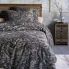 A bed with paisley patterned bedding in a bedroom setting. Produktbild-Vorschau