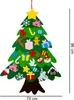 A felt Christmas tree decorated with various ornaments. Voir les images du produit
