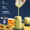 A mini blender is shown with its features listed, and a smoothie is being poured into a glass jar. Podgląd zdjęcia produktu