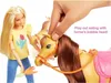 A Barbie doll is playing with a toy horse, with a hand demonstrating the horse's bobble head feature. Produktbild-Vorschau