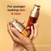 Hands holding two bottles of Clarins Double Serum. Anteprima dell’immagine prodotto