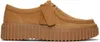 A side view of a brown Clarks Torhill Bee shoe with a thick platform sole. Náhľad obrázku produktu