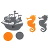 A collection of pirate-themed bath toys, including a ship, two seahorses, and two coins, arranged on a white background. Anteprima dell’immagine prodotto