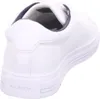 A white leather sneaker shown from a rear-side angle. Voir les images du produit