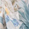 A close-up view of a zipper on a floral-patterned duvet cover. Náhľad obrázku produktu