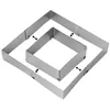 Two square cake molds of different sizes are nested together on a white background. Anteprima dell’immagine prodotto