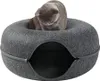 A gray cat sits in a gray donut-shaped cat bed with an opening in the front. Produktbild-Vorschau