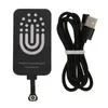 A wireless charging receiver and a USB cable are laid out on a white background. Voir les images du produit
