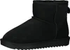 A black boot on a white background. Anteprima dell’immagine prodotto
