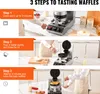 An instructional collage showing three steps to make waffles using a waffle maker. Anteprima dell’immagine prodotto