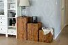 A living room scene with wooden pedestals, a lamp, and decorative items. Voir les images du produit