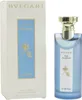 Luxuriöse Parfümflasche Bvlgari Eau Parfumée au thé bleu mit goldener Kappe neben eleganter Verpackung in Blau und Cremefarben. Produktbild-Vorschau