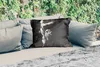 MuchoWow® Outdoor Kissen - Gorilla auf schwarzem Produktbild-Vorschau 2